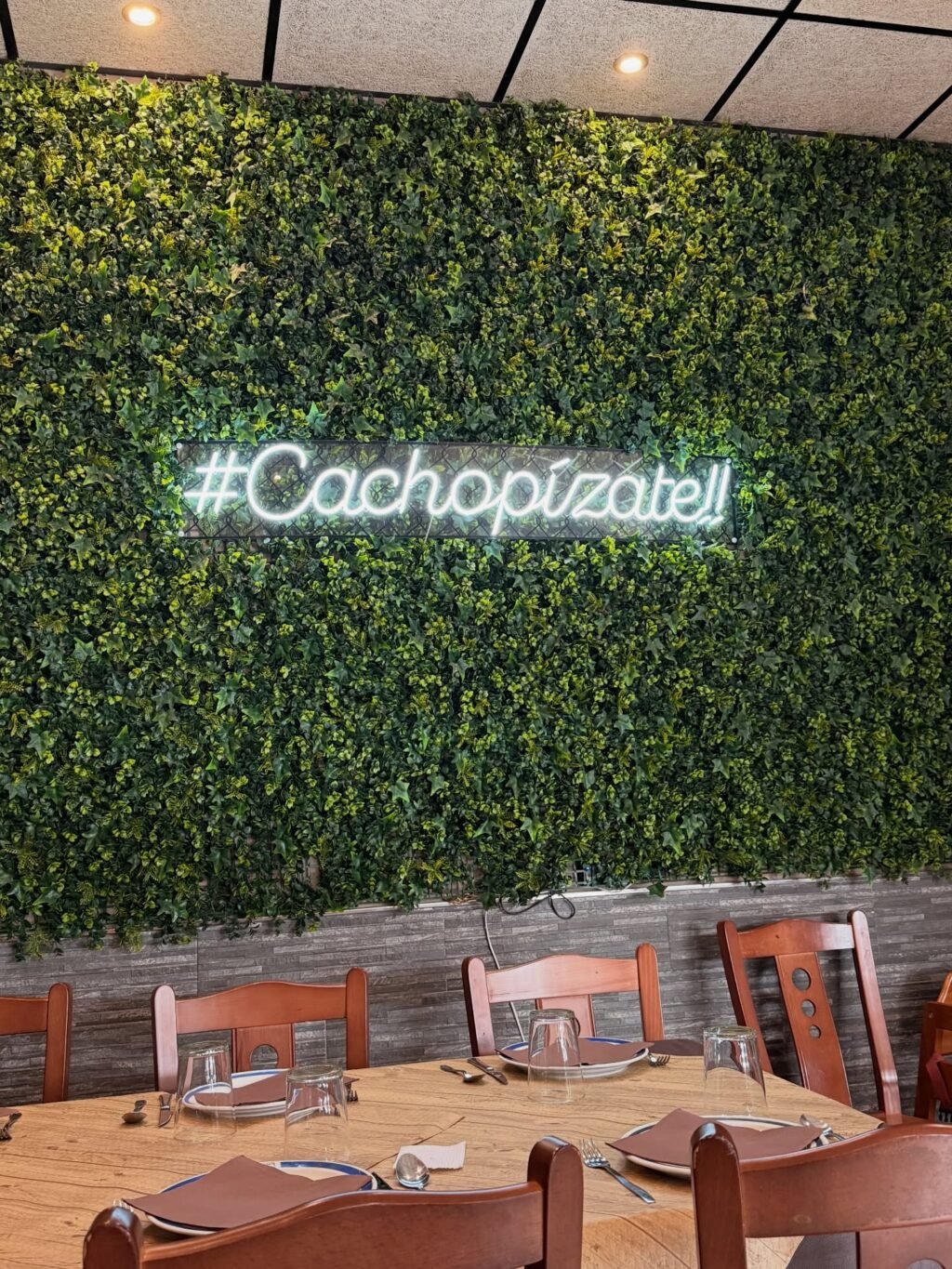 Instagram post from hospitalidad_natural. This post is in position 1.